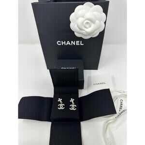 NWT 2023 B23 Chanel Strass CC Logo Gold HW  Crystal Flower  Stud  Earrings